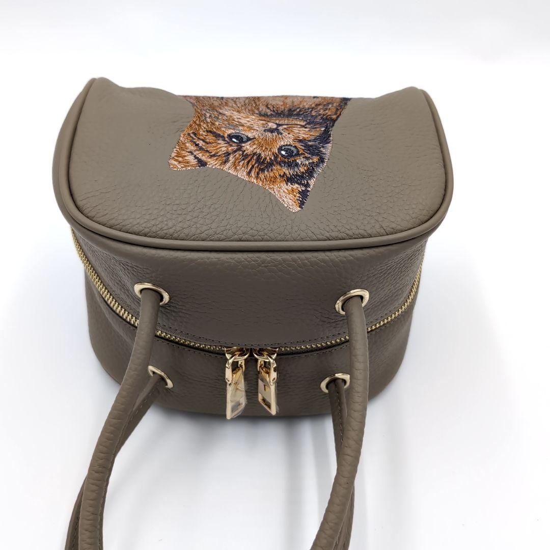 未使用級✨️ イアパピヨネ ねこ刺繍ボストンバッグ 猫刺繍 ミニボストン レザー