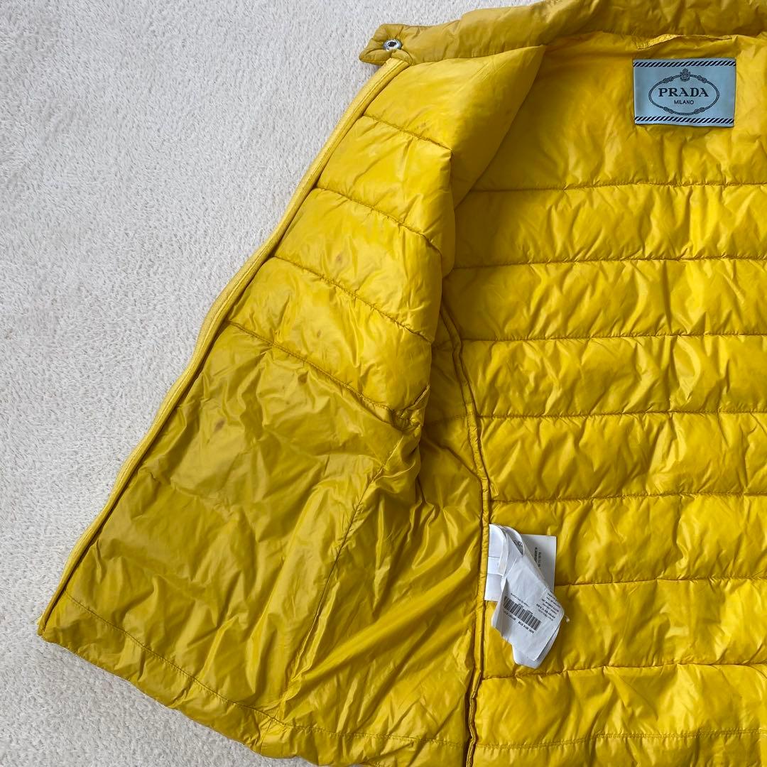 PRADA プラダ 三角ロゴ プレート ダウンベスト イエロー