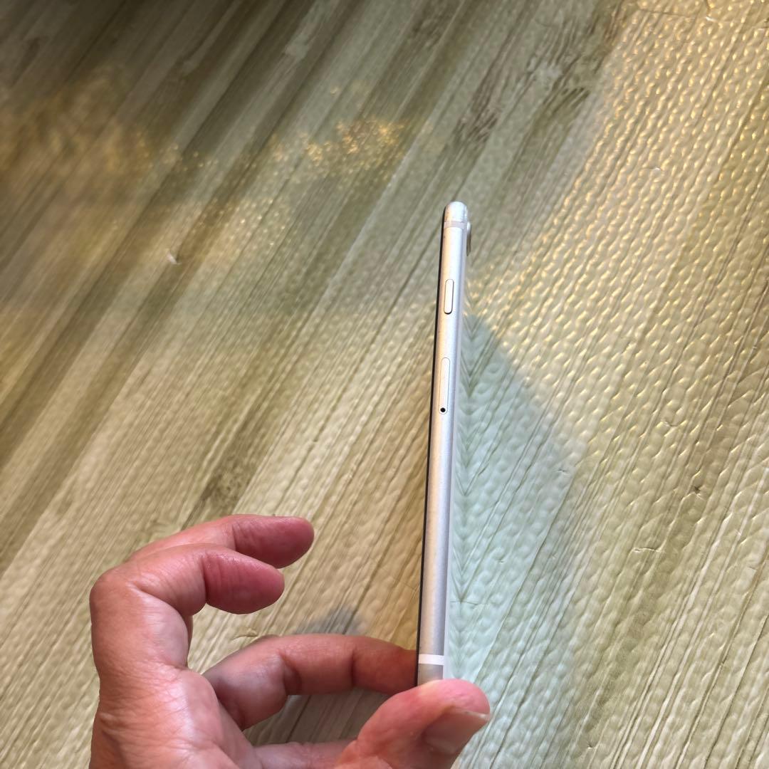 Apple iPhone SE 第2世代　本体　ホワイト　128GB