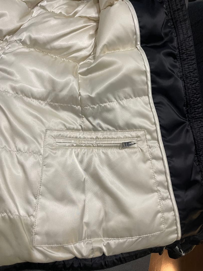 【美品】PRADA ダウンジャケット サイズ42 黒色 レディース