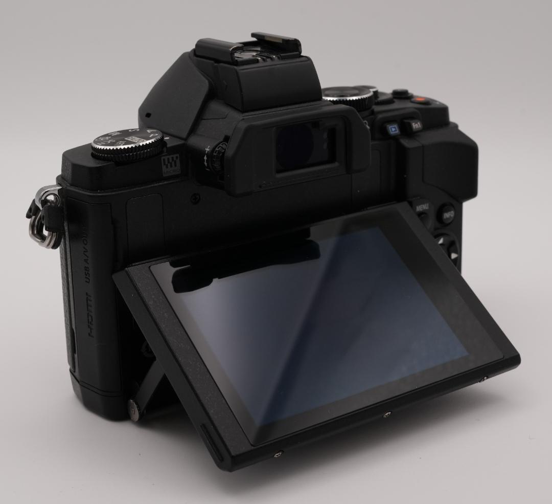 美品　OLYMPUS OM-D E-M5 ボディ 《ショット数5724》