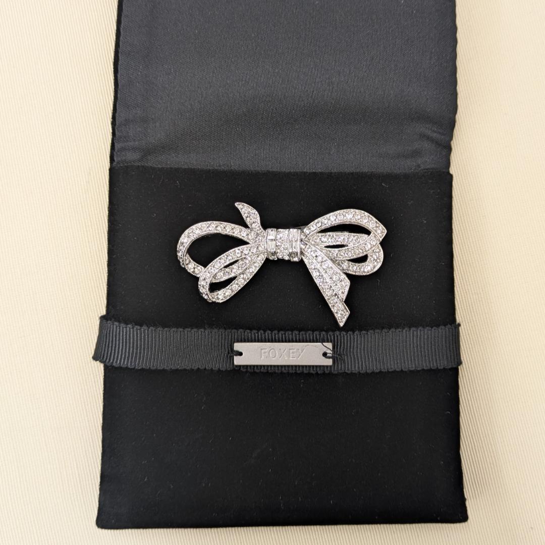 FOXEYのリボンのブローチ　未使用品です。