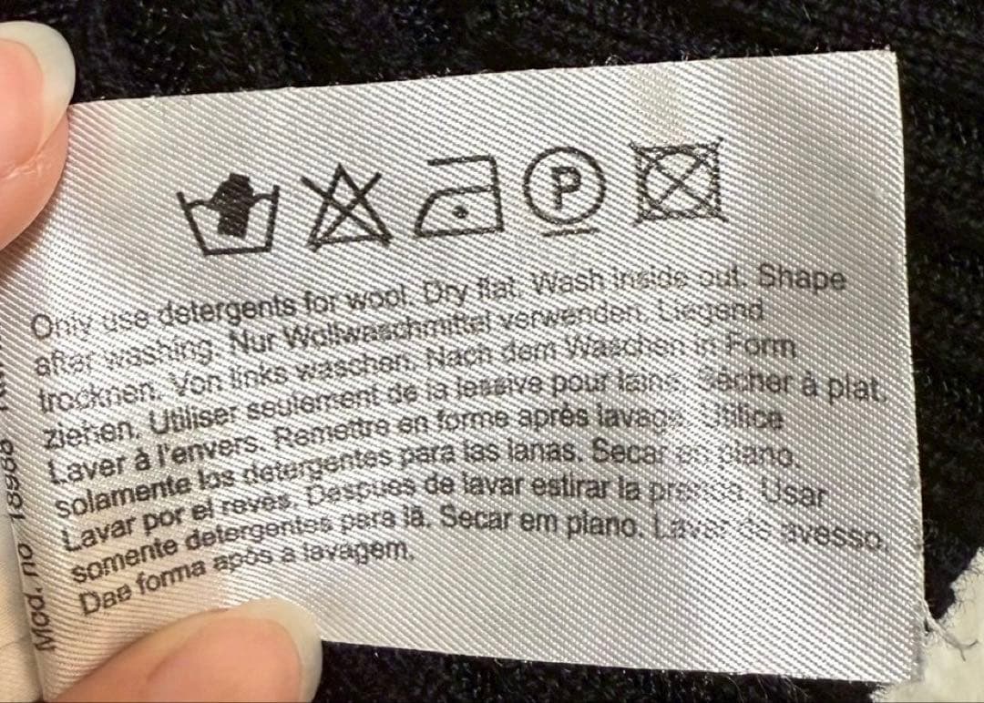 HUGO BOSS タートルネック　ニット　ブラック　ウール