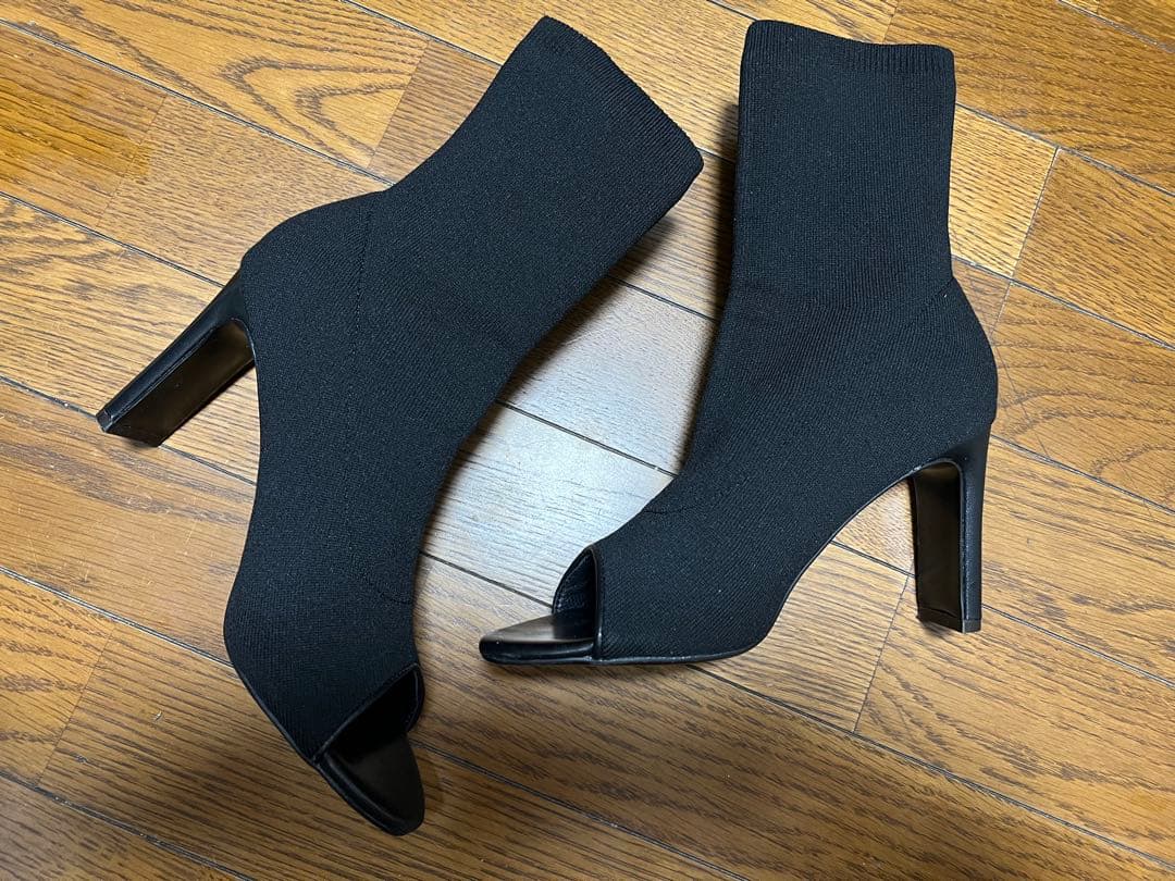 鈴木亜美さん オープントゥブーツ　e t’emmène