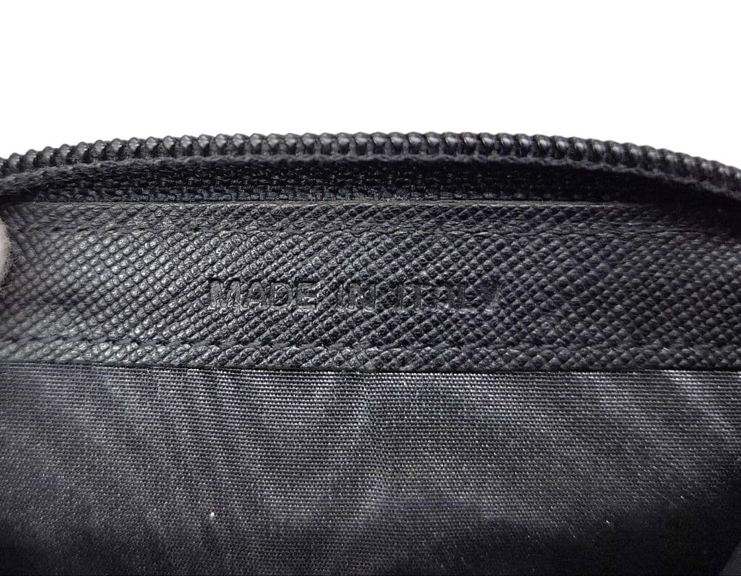 PRADA サフィアーノ ブラック ラウンドファスナーケース