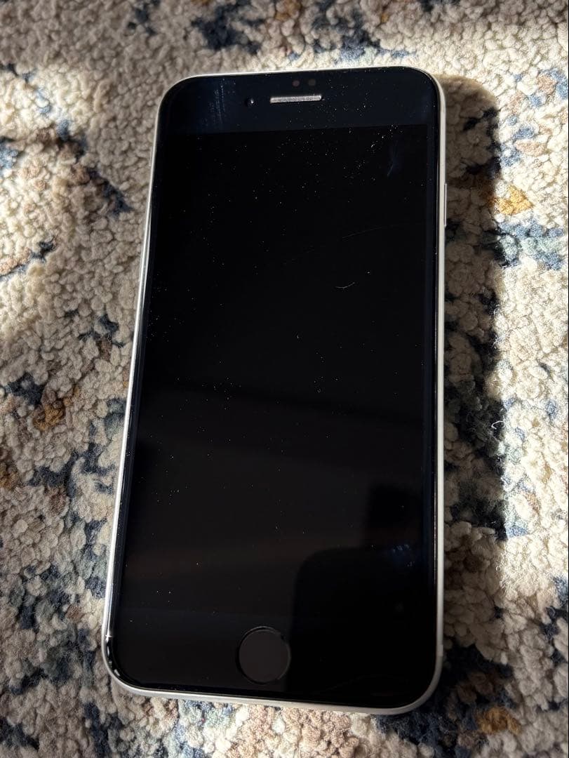 Apple iPhone SE（第2世代）ホワイト 本体