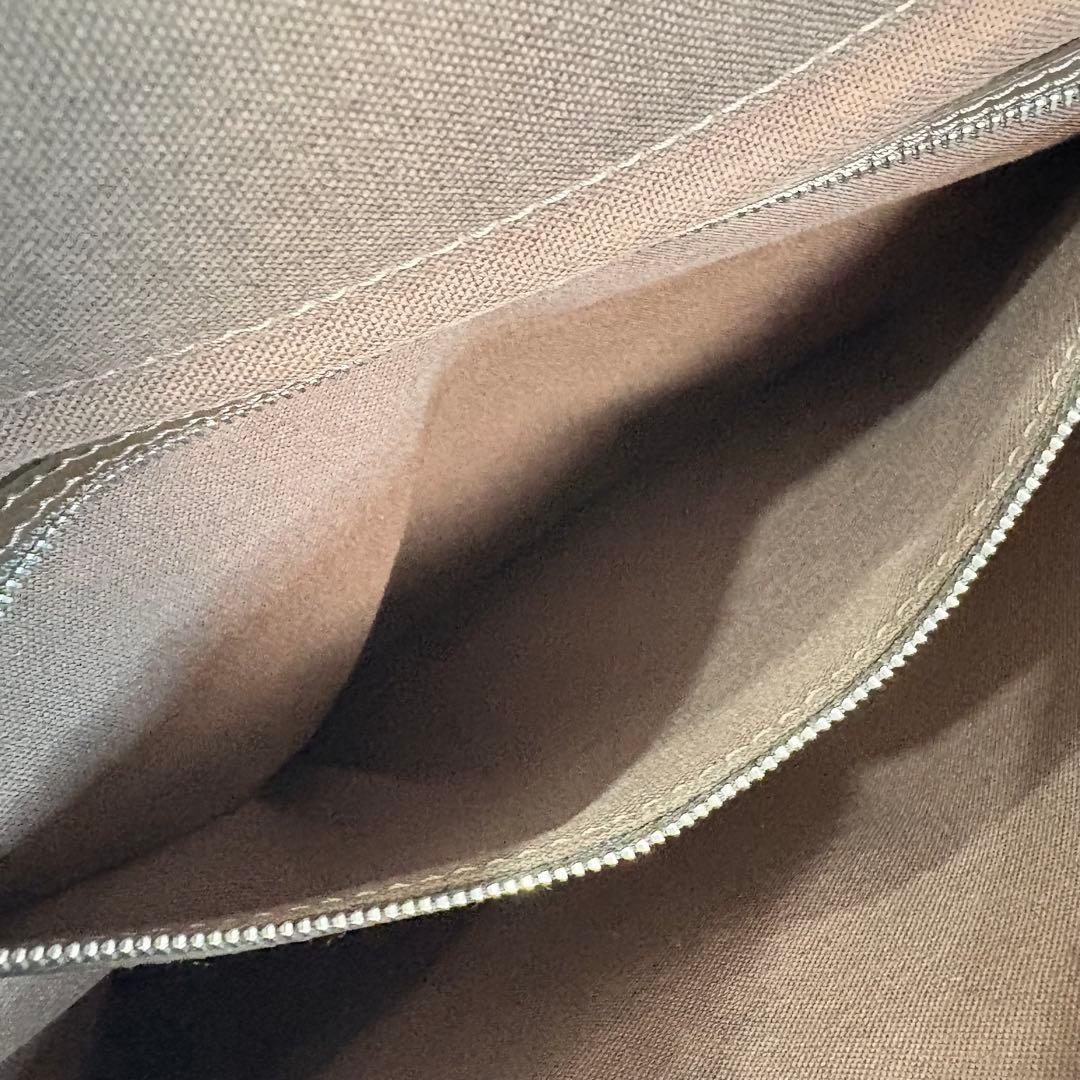 ルイヴィトン　ヴィクトール　タイガ　メッセンジャーバッグ　M30142