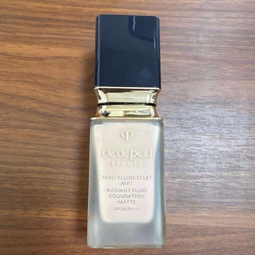 クレドポーボーテ　タンフリュイドエクラ　マット　リキッドタイプ オークル10