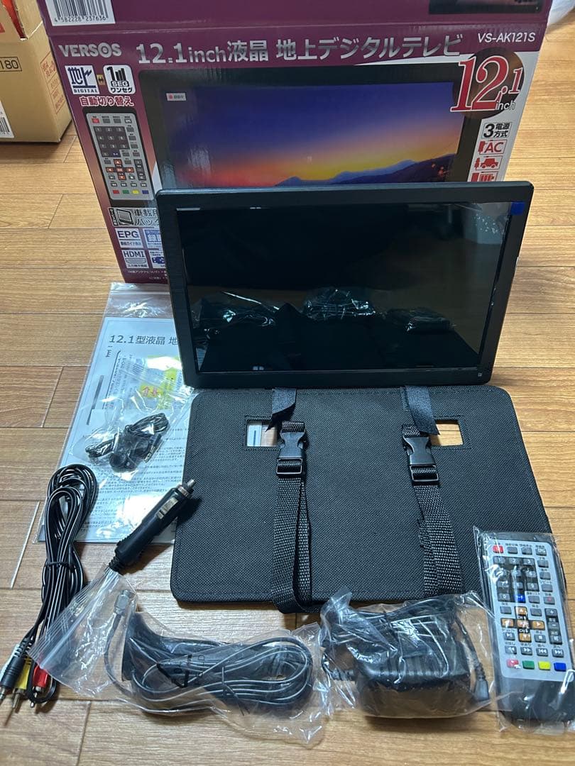 VERSOS 12.1インチ液晶テレビ