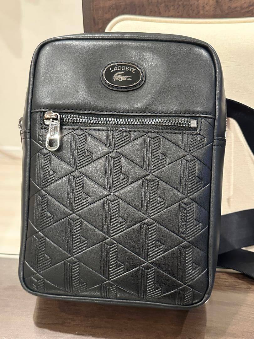 LACOSTE ラコステ　モノグラム　ショルダーバッグ