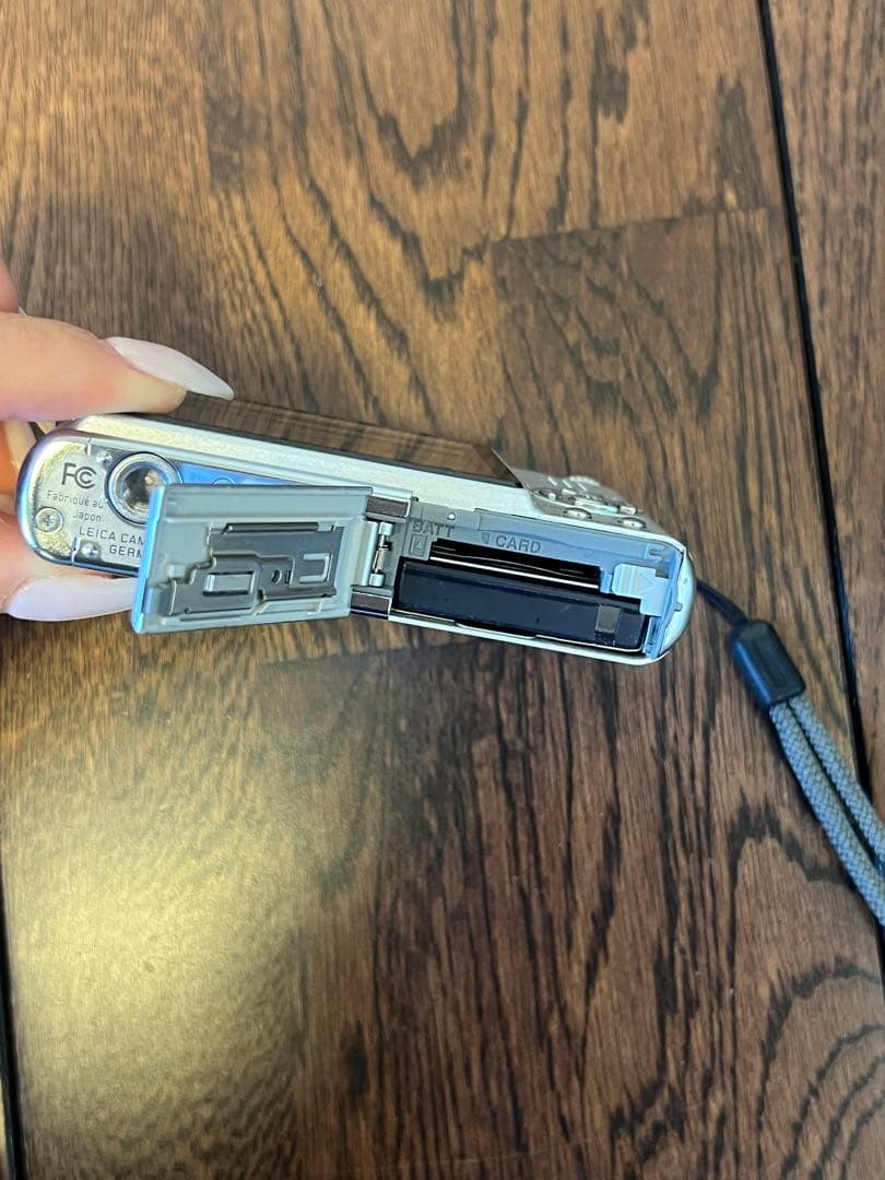 LEICA C-LUX2 : コンパクトデジタルカメラ 本体と充電器付き