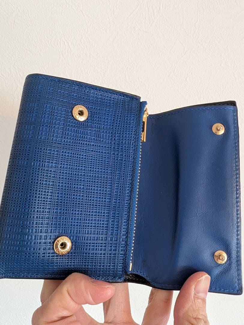 三つ折り財布　LOEWE