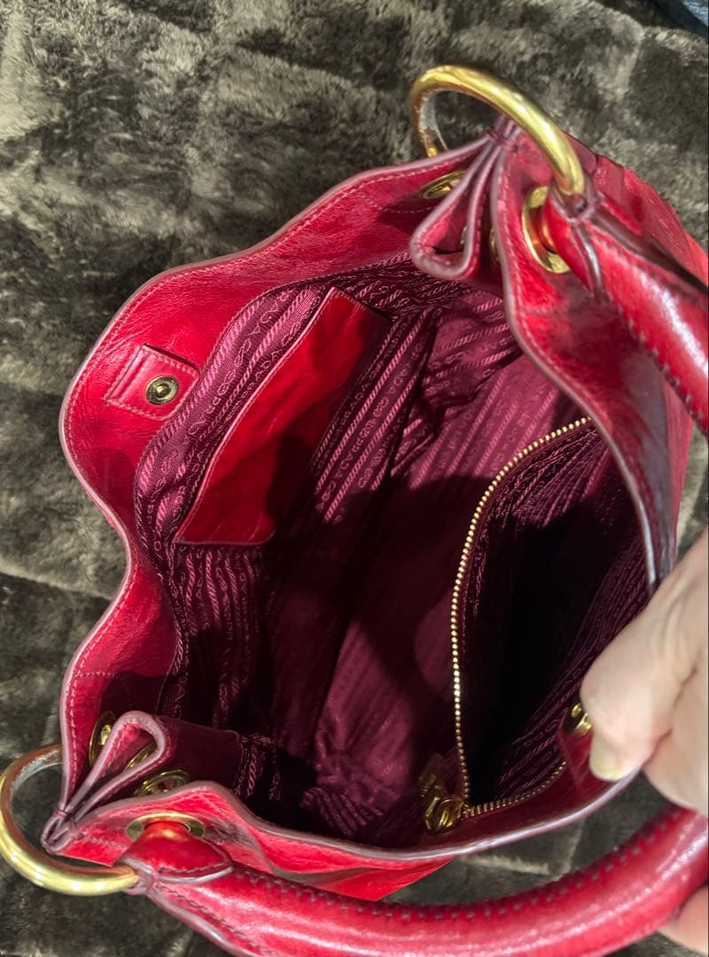 PRADA 赤 レザー ワンショルダー ホーボーバッグ