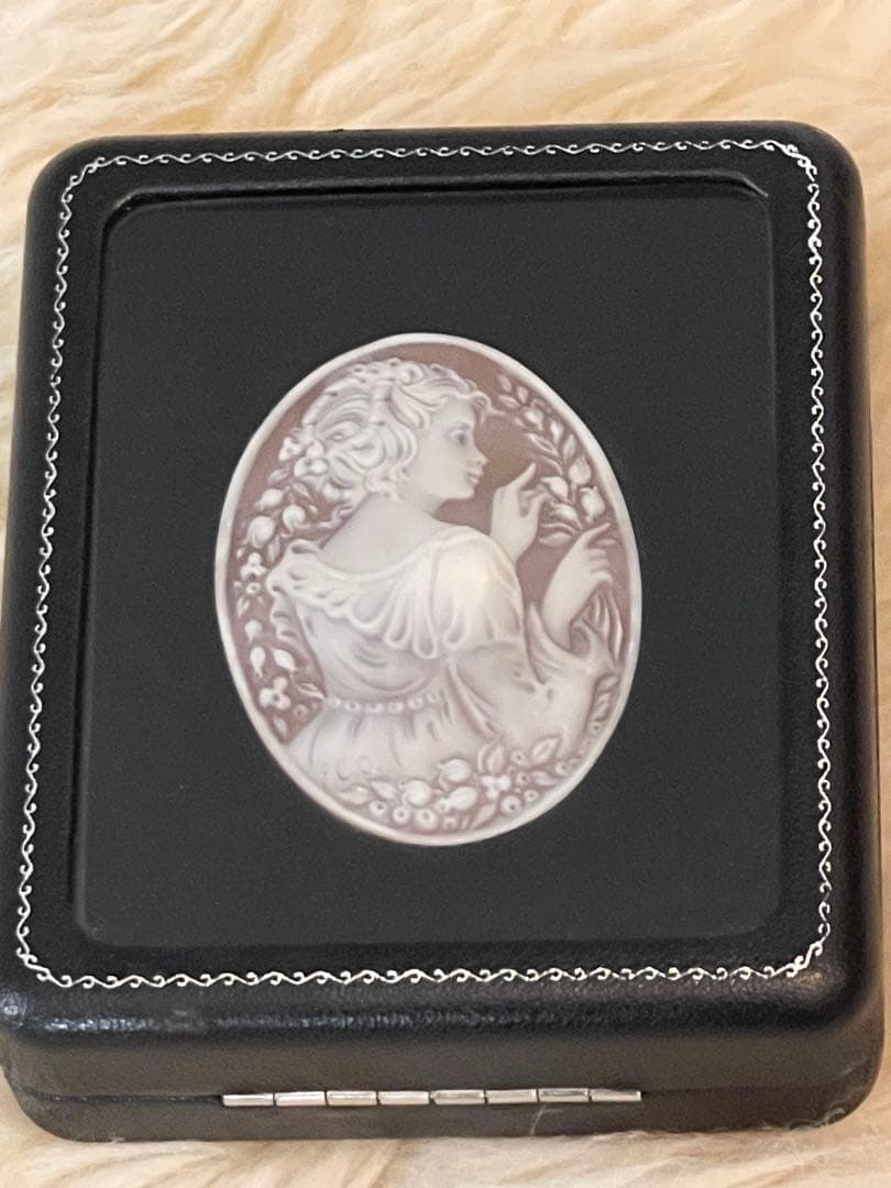 【新品】ＦＣＯ氏作　女性彫刻 高級シェルカメオルース 60ｍｍ×45ｍｍ