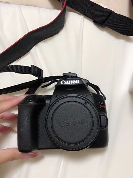 Canon EOS KISS X10 2410万画素 重量450g
