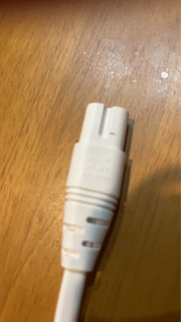 ジャンクホワイトニング/電源コードの差し込みが出来ません/コード交換の修理必要