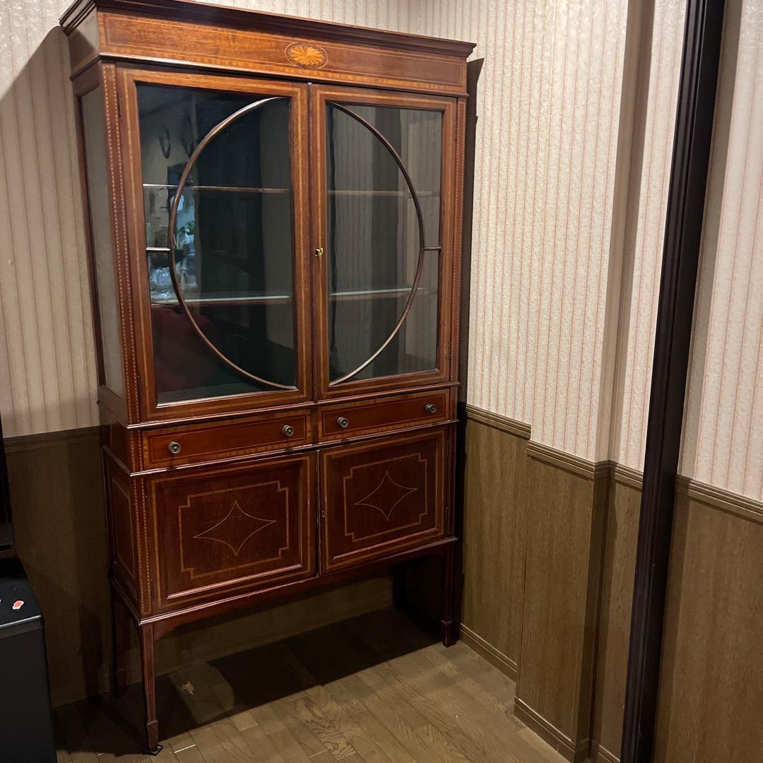 英国アンティーク　木製ガラス扉キャビネット
