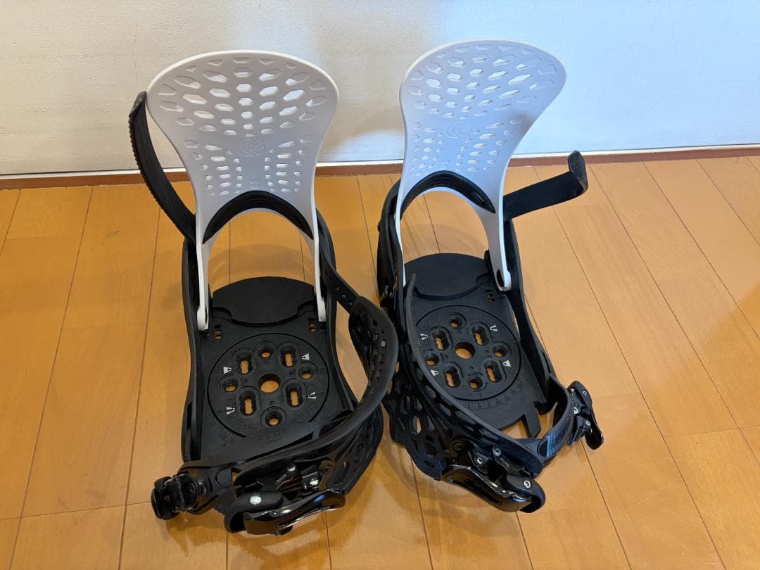 FLUX ビンディング PR White Mサイズ