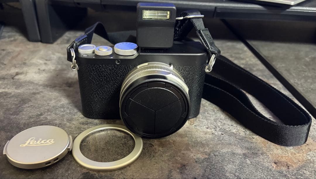 美品:特別限定モデルライカD-LUX8 “100 YEARS OF LEICA”