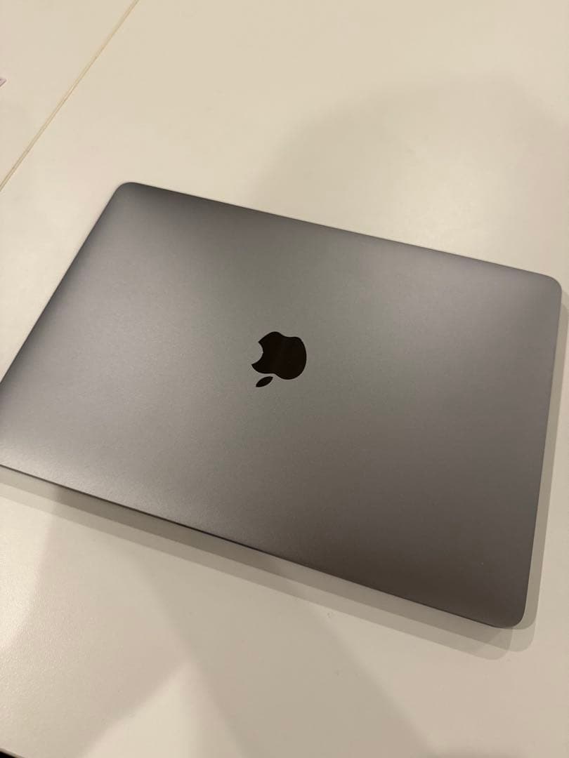 2020年製 MacBook Pro 13インチ M1チップ8GB 256GB