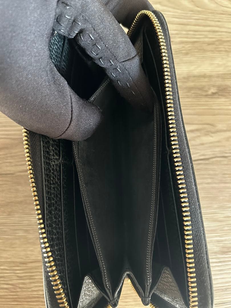 カラマ　【極美品】グッチ インターロッキング 長財布 ラウンドジップ 黒