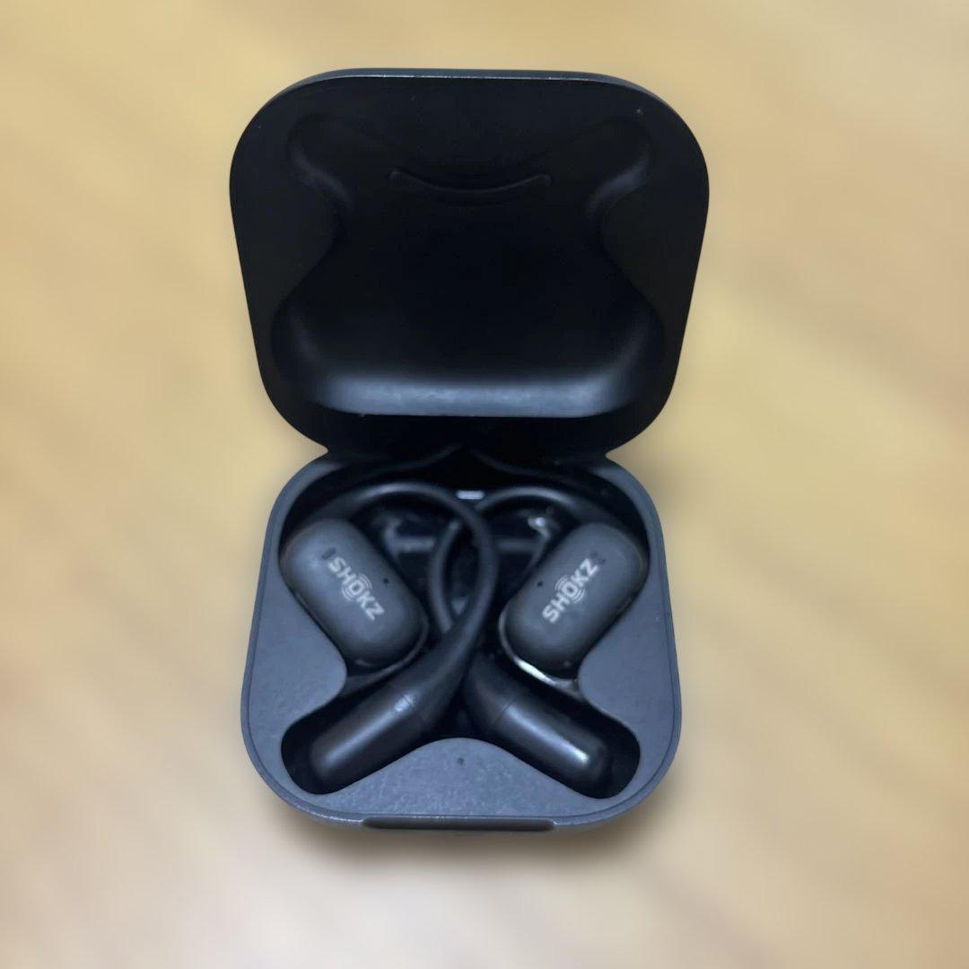 Shokz ワイヤレスイヤホン ブラック 充電ケース付き