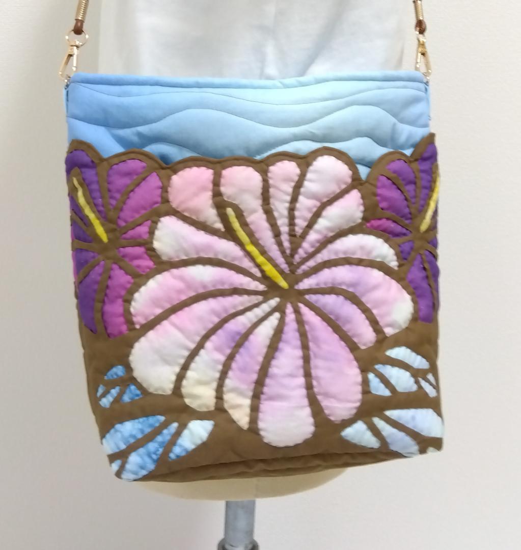 ハワイアンキルト　ハンドメイド　ハイビスカスショルダーバッグ