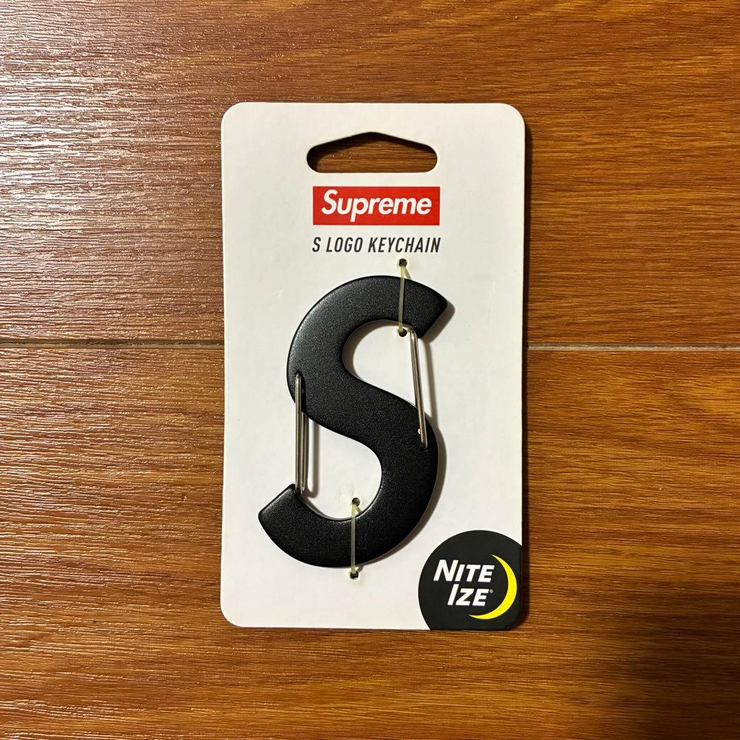 新品 Supreme Nite Ize S Logo Keychain