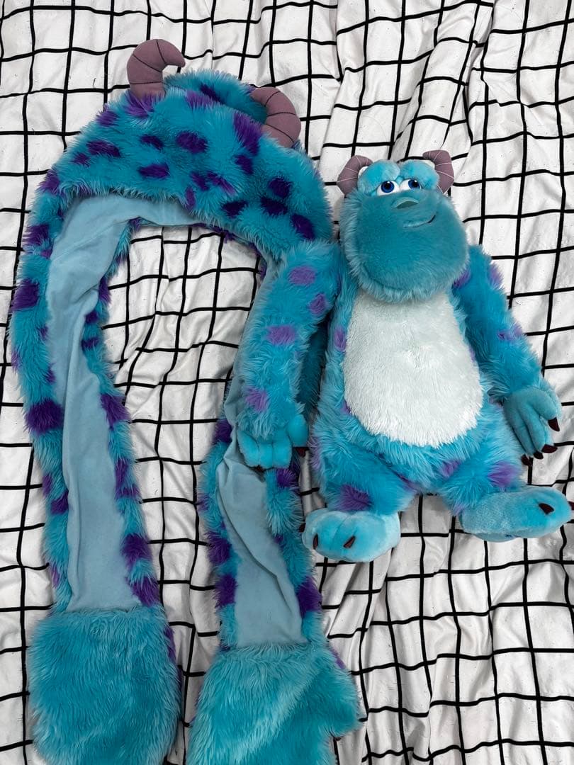 サリー マフラーキャップ　ぬいぐるみセット