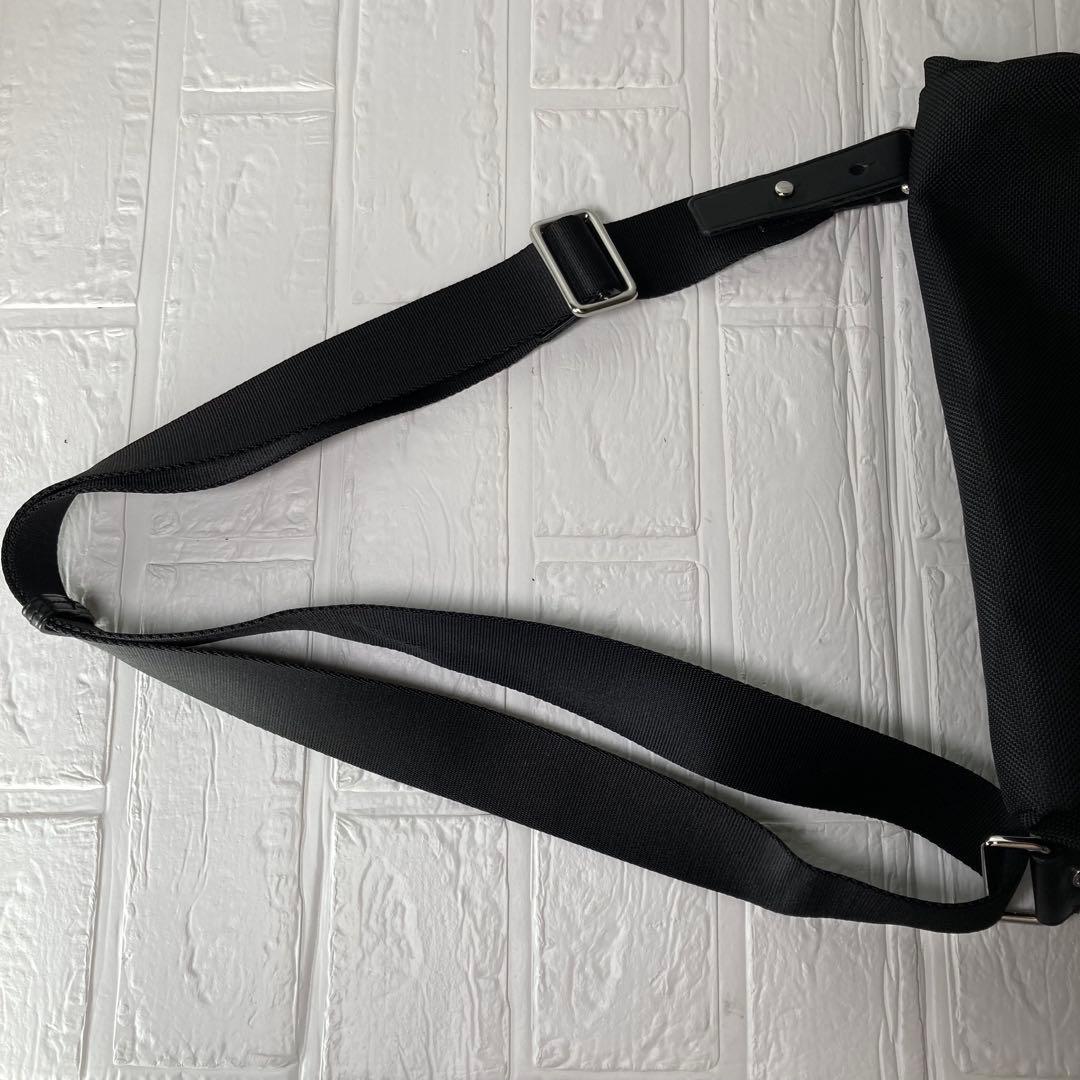 美品　TUMI トュミ　メッセンジャーバッグ　ショルダーバッグ　肩掛け　黒