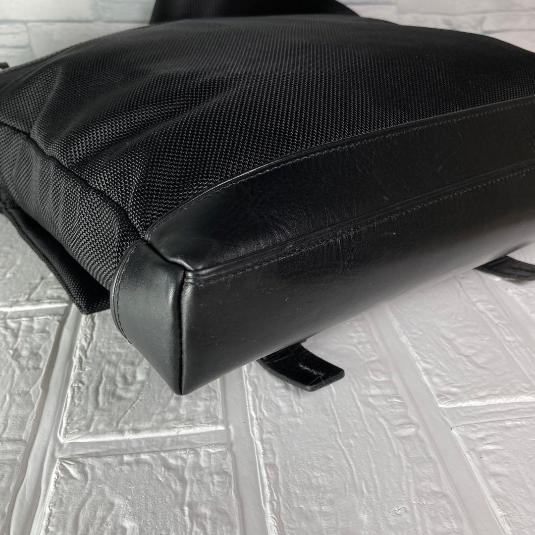 美品　TUMI トュミ　メッセンジャーバッグ　ショルダーバッグ　肩掛け　黒