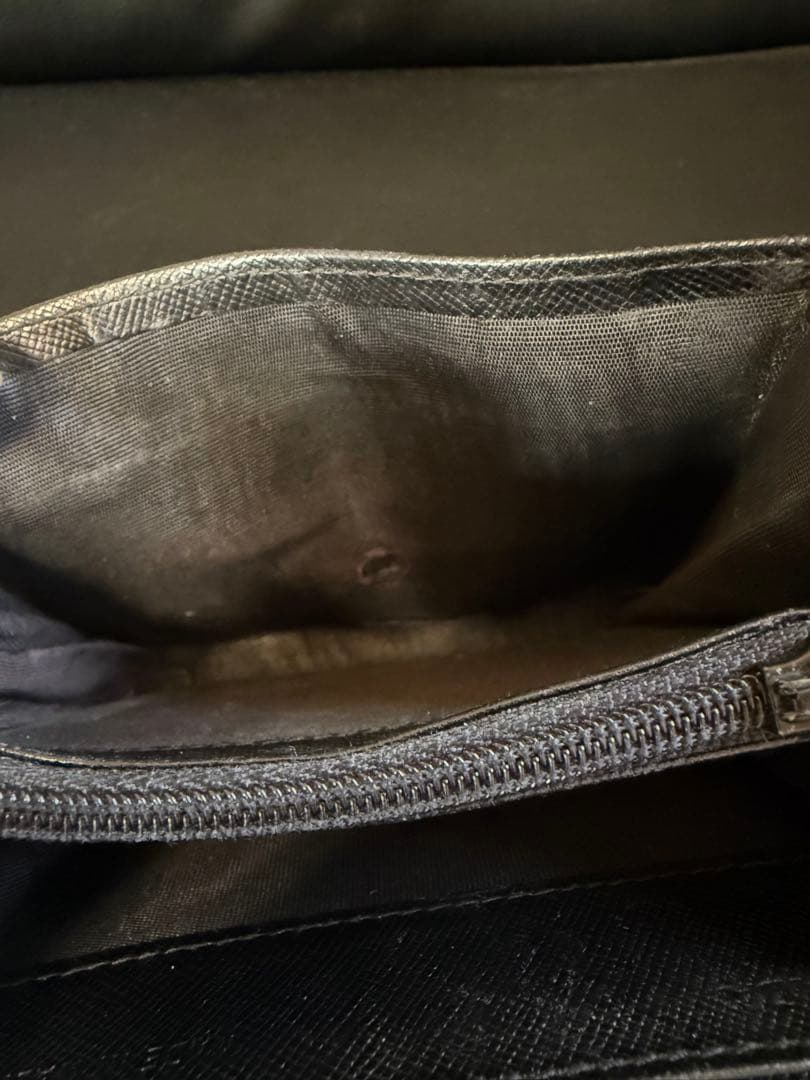 プラダ コンパクトケース サフィアーノレザー