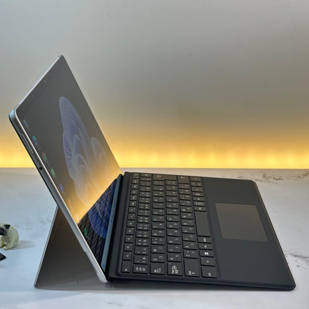 【準新品】　Surface Pro8 i5/8/128 Office