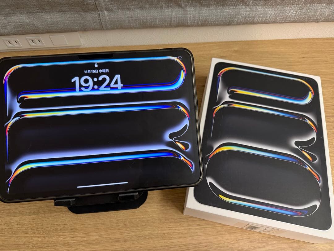 iPad pro M4 11インチ本体 シルバー　Lisenスタンド付き