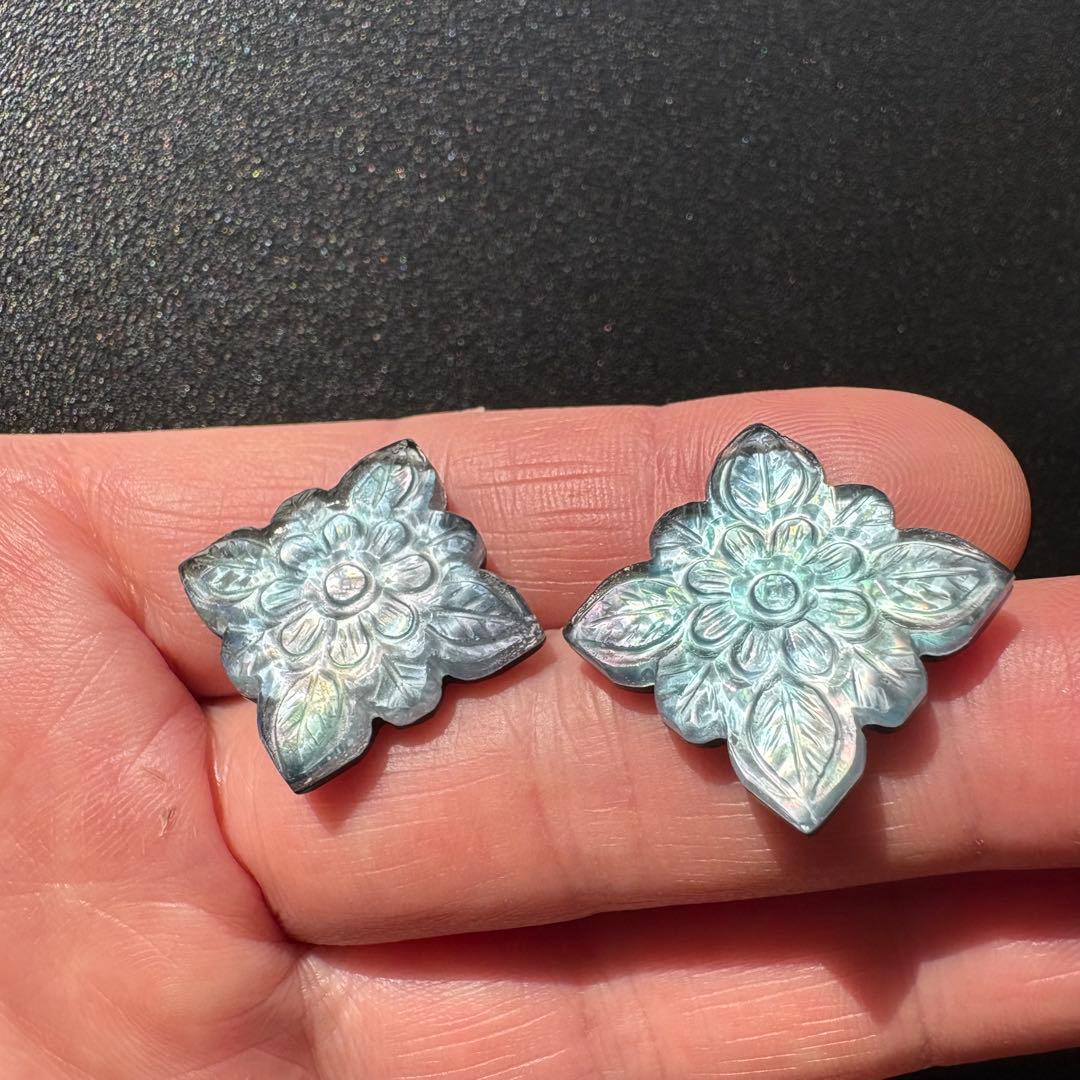 《RiSaO＊様》ブラックオニキス&MOPフラワーカービング＊チャーム