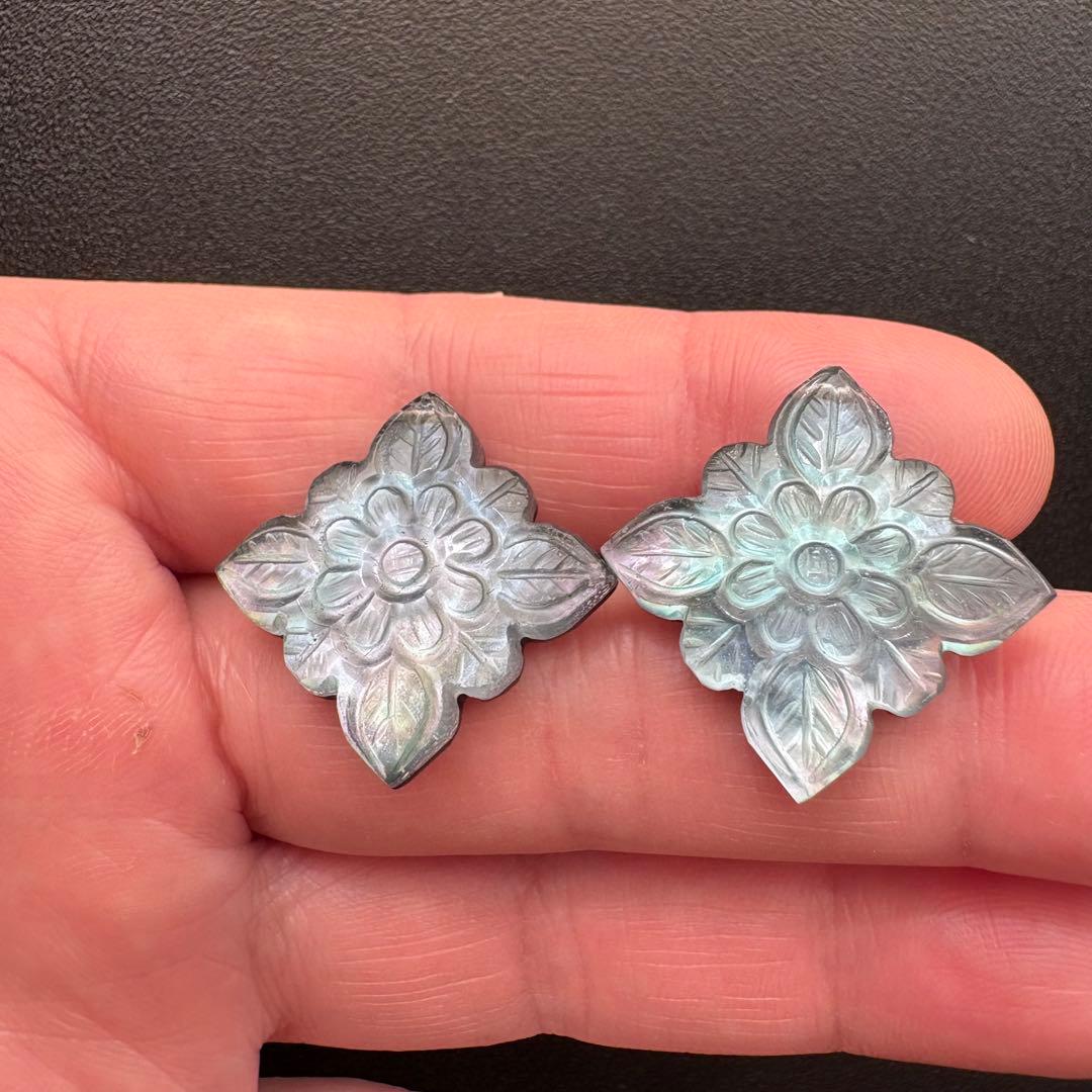 《RiSaO＊様》ブラックオニキス&MOPフラワーカービング＊チャーム