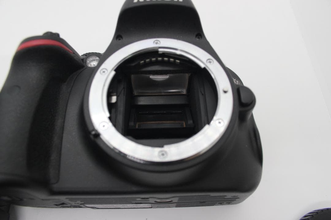 （美品）　NIKON ニコン　D5100 純正バッテリー　純正充電器付き　動作品