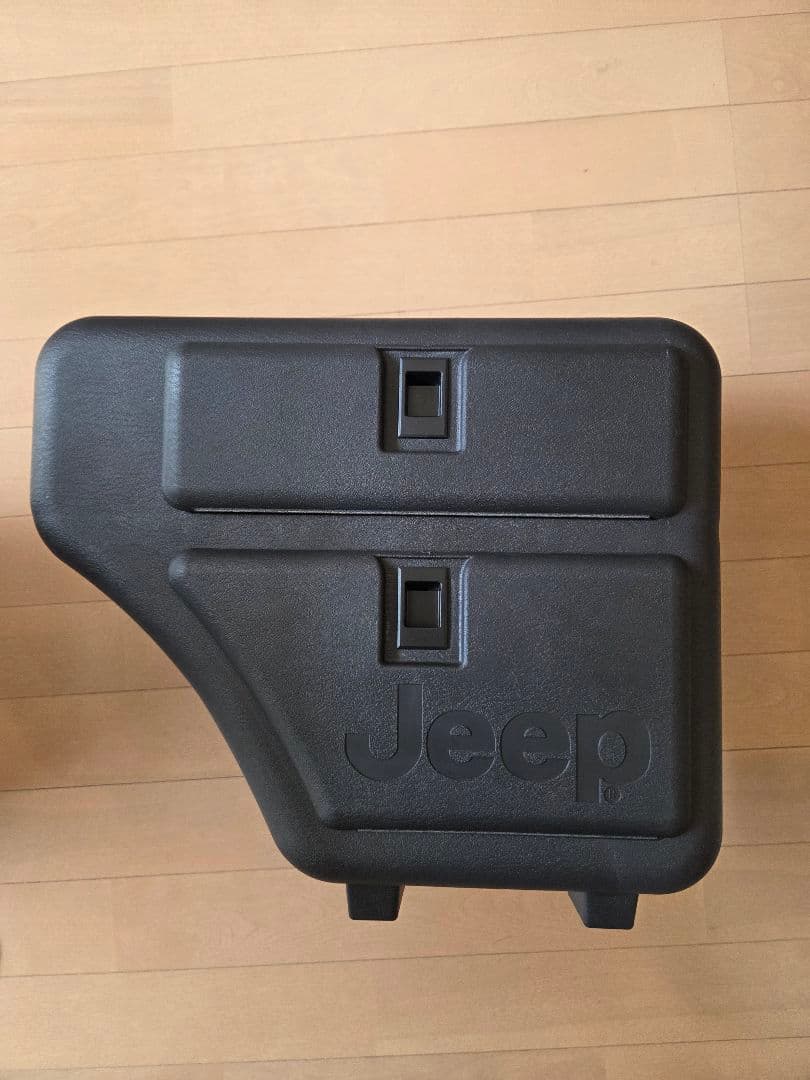 きりん　　Jeepチェロキーxj(7MX)ラゲッジサイドボックス