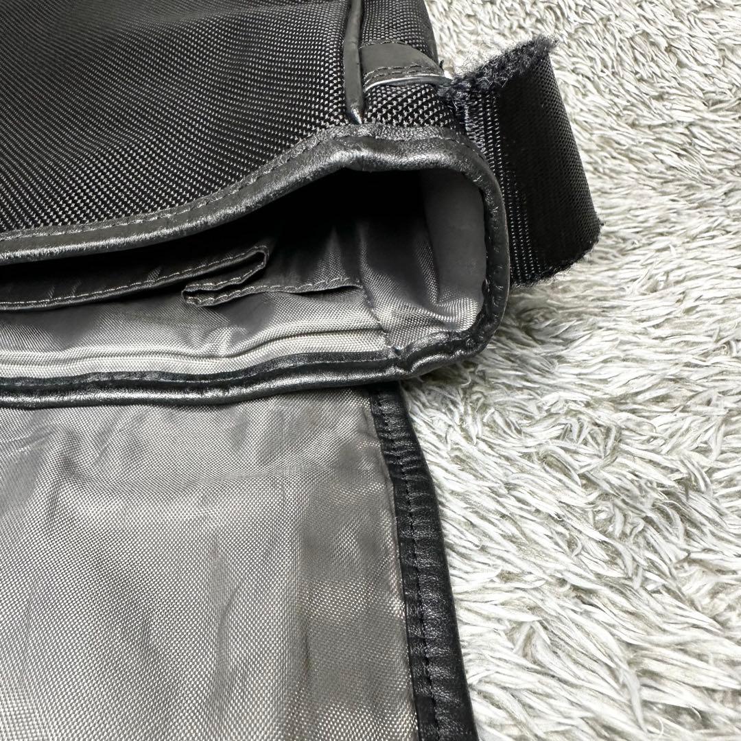 ハンティングワールド　メッセンジャーバッグ　レザー　キャンバス　黒　ショルダー