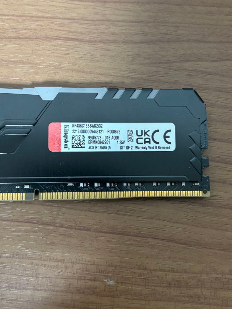 メモリー Kingston DDR4-3600 32GB RGB