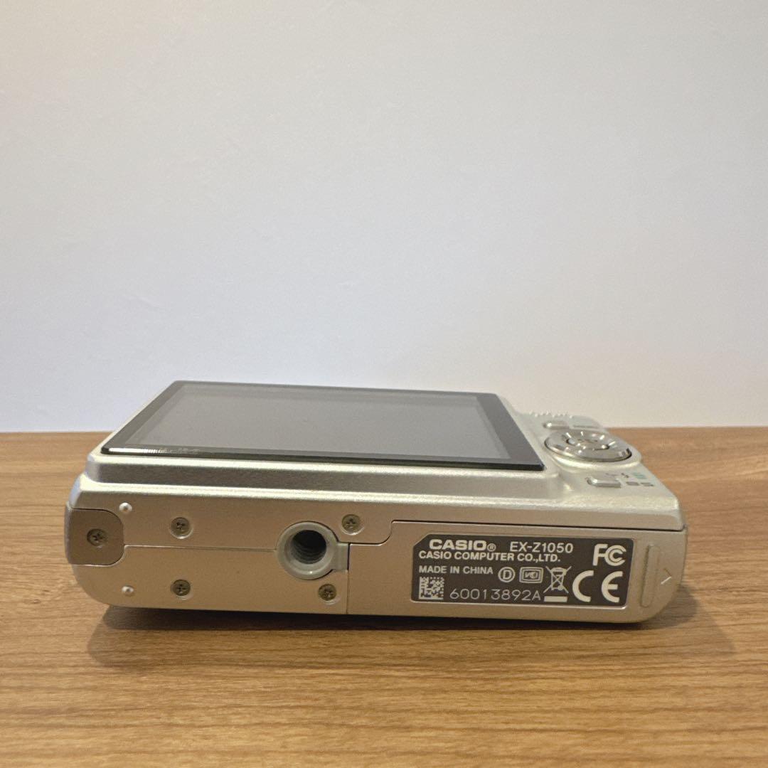 CASIO EXILIM EX-Z1050 コンパクトデジタルカメラ