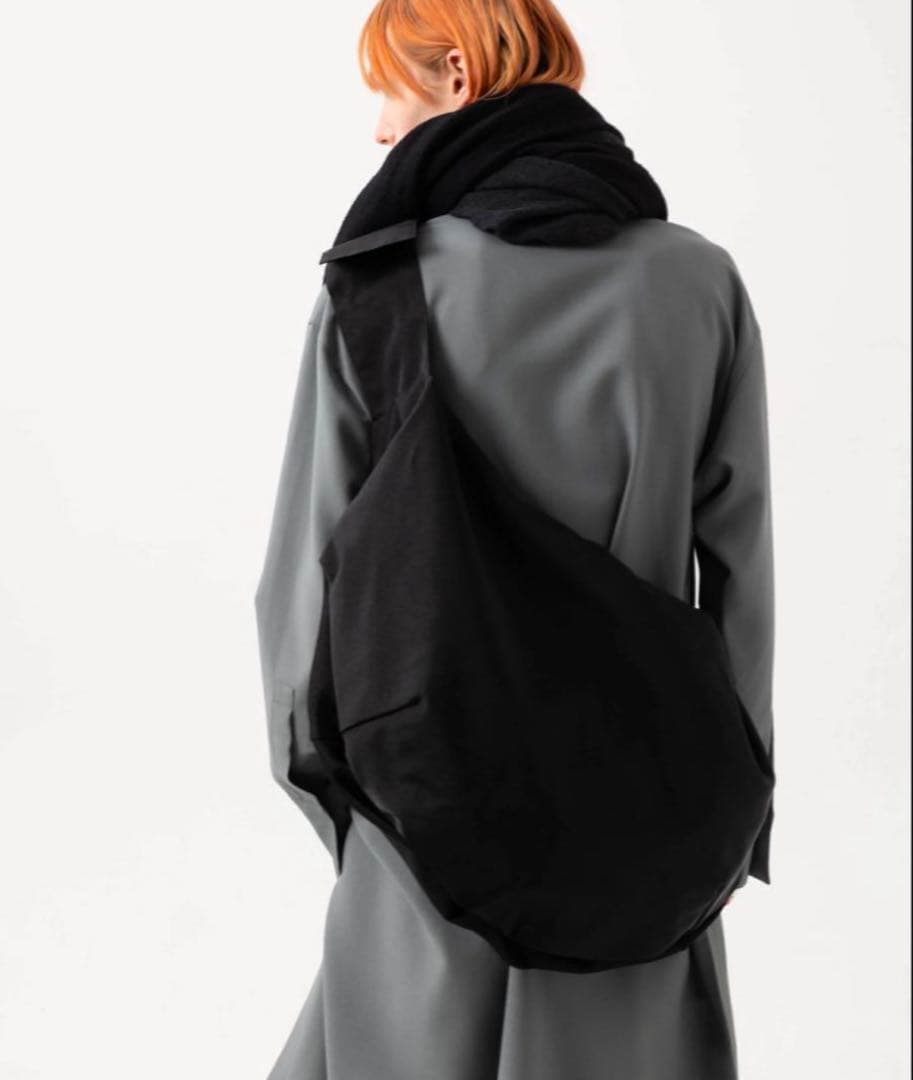 MB ULTIMATE FABRIC ハーフムーンボディバッグ BIG