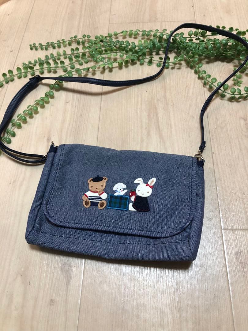 ファミリア　ウォレットポシェット 美品