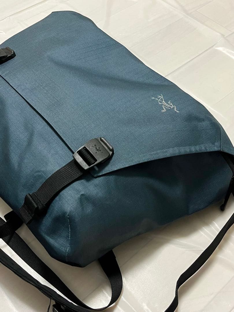 【ネイビー】ARC'TERYX Granville 10 Courier Bag