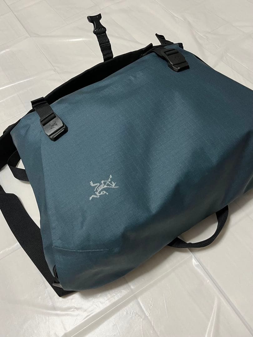 【ネイビー】ARC'TERYX Granville 10 Courier Bag