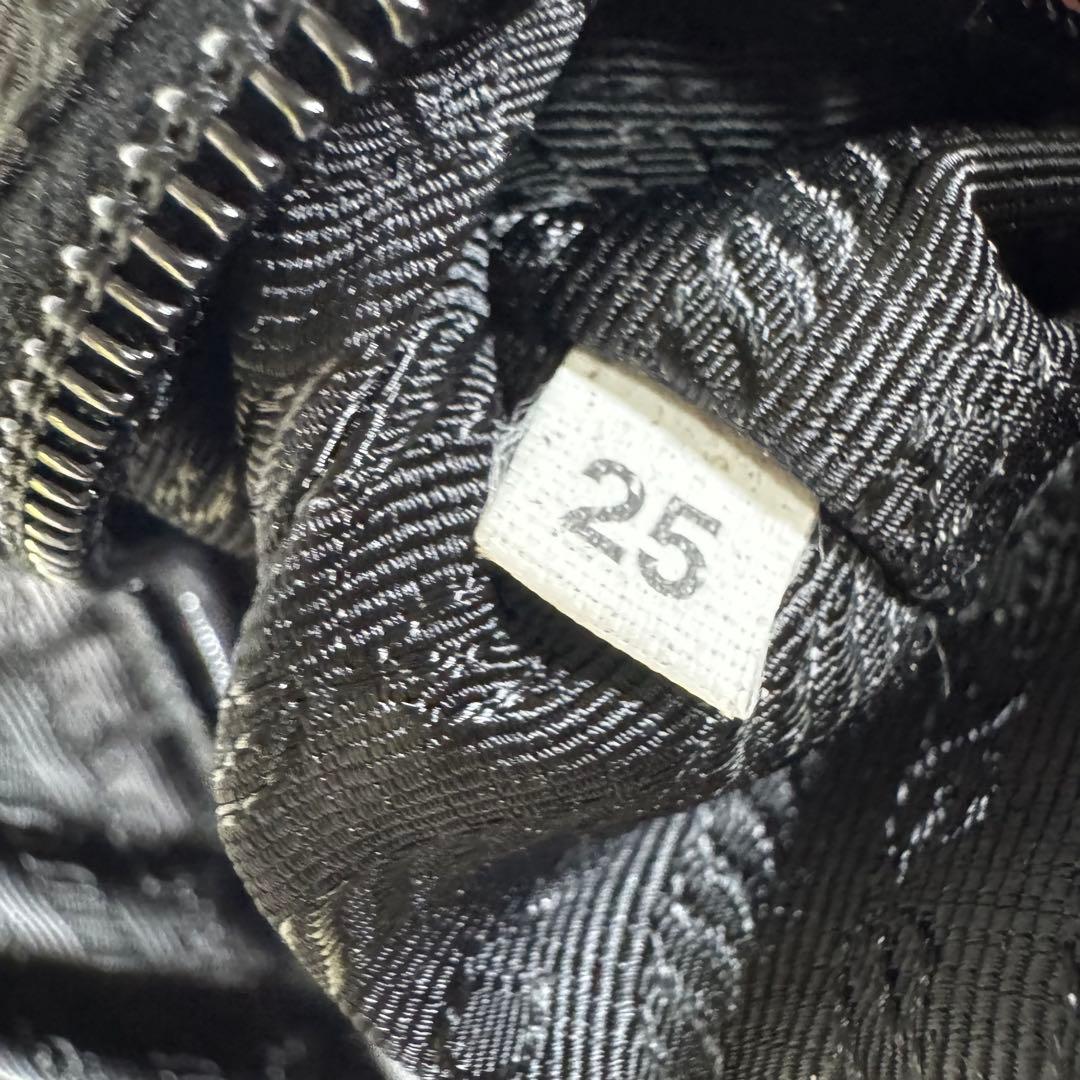 プラダ　テスートナイロン　ショルダーバッグ　メッセンジャー　ブラック　黒