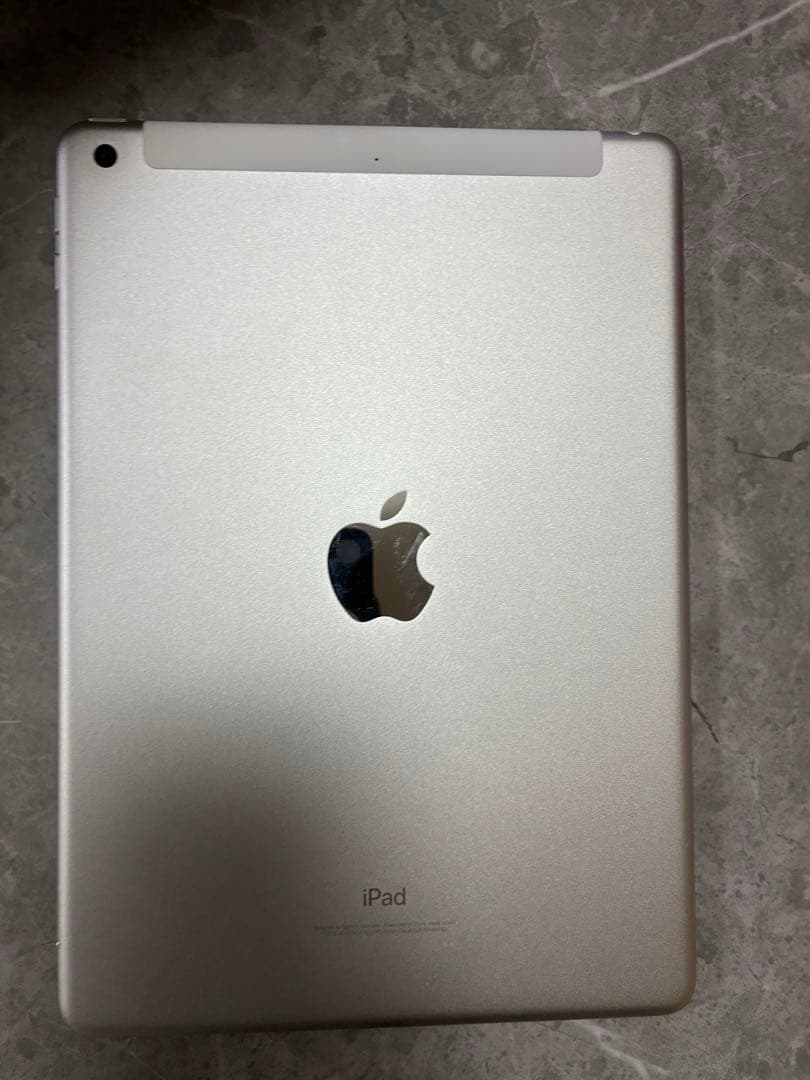Apple iPad シルバー　第6世代　第六世代