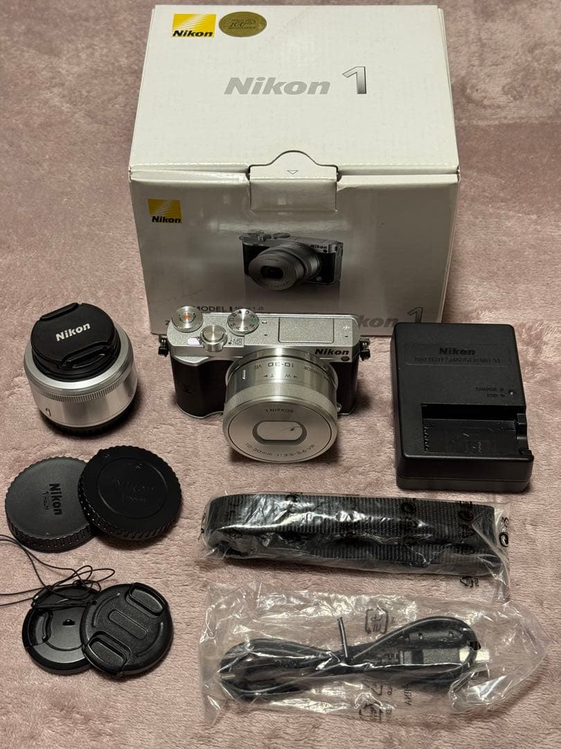 ⭐︎koi⭐︎ Nikon 1 J5 シルバー ダブルレンズセット