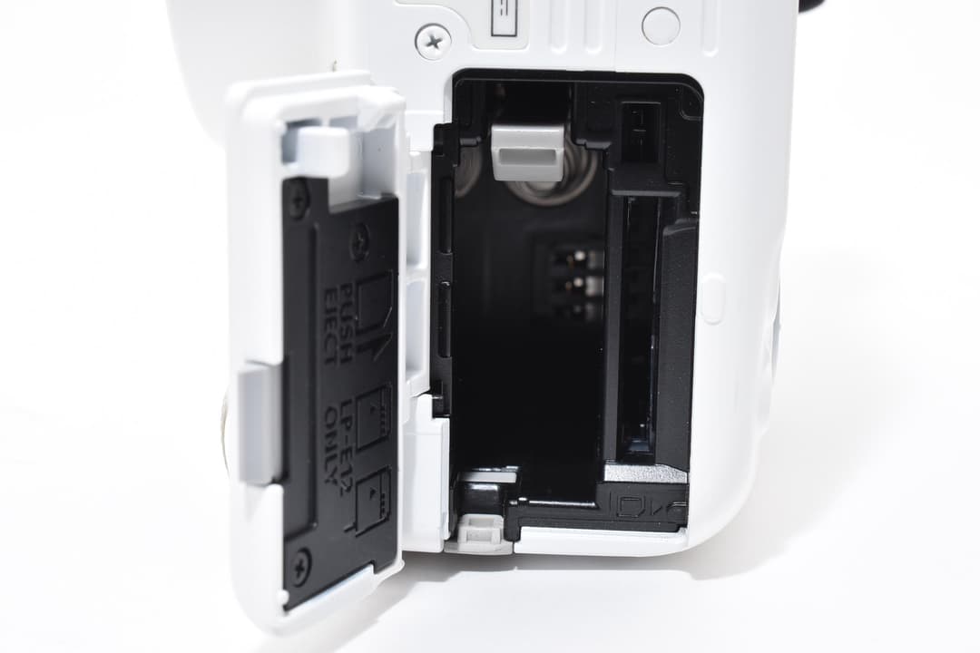 ほぼ未使用 Canon EOS Kiss X7 ホワイト スマホ転送 #9423