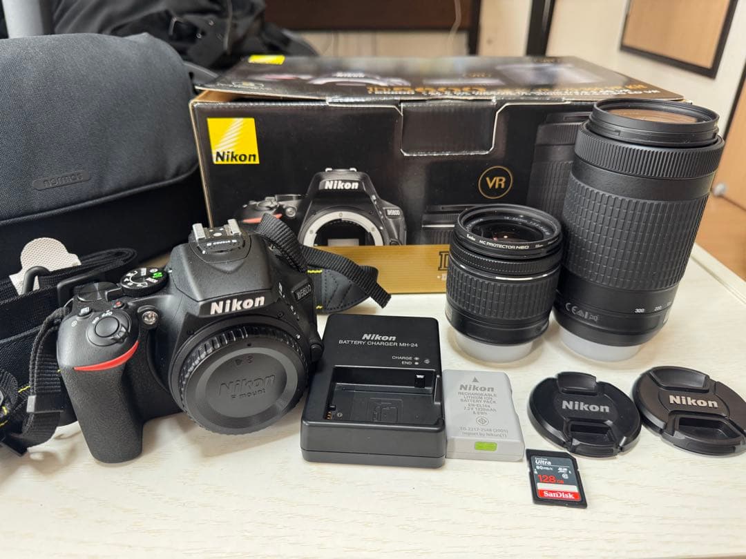 【ショット数990枚】Nikon ニコン D5600 ダブルズームキット